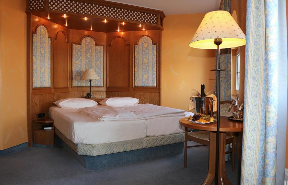 Gröditz Hotel Spanischer Hof מראה חיצוני תמונה